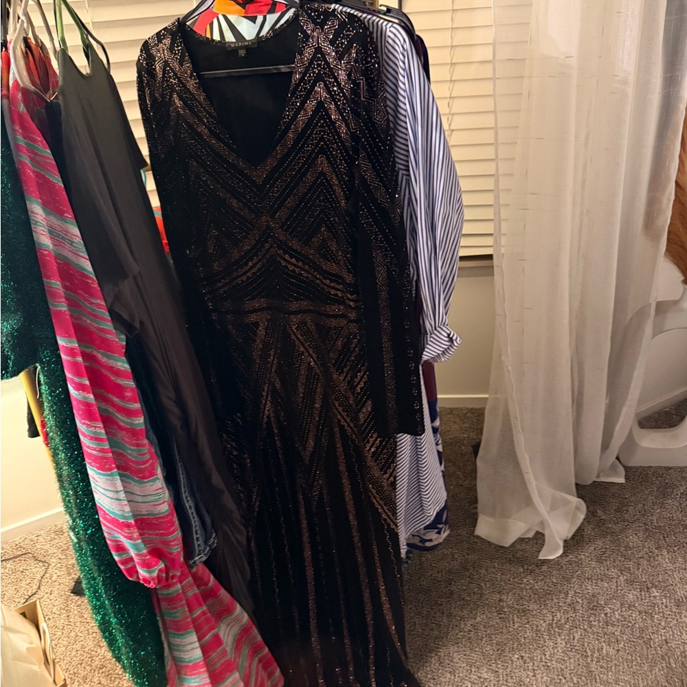 MARINA Elegant Black and Gold Long Sleeve Dress